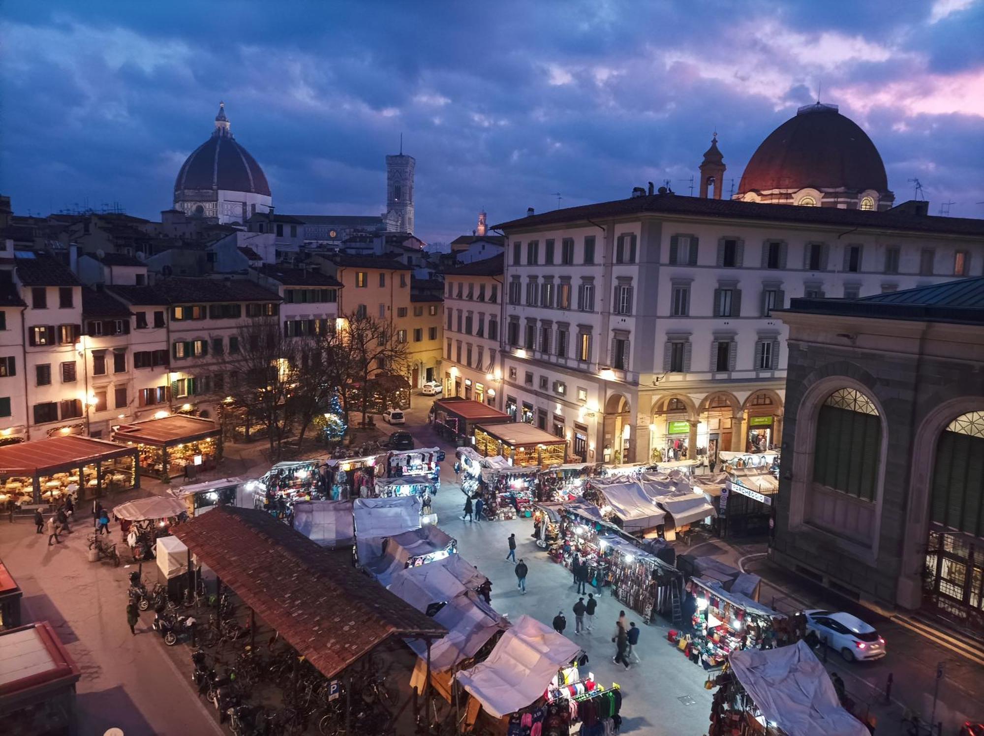 Panoramic Suite Near Duomo And Station Firenze Kültér fotó